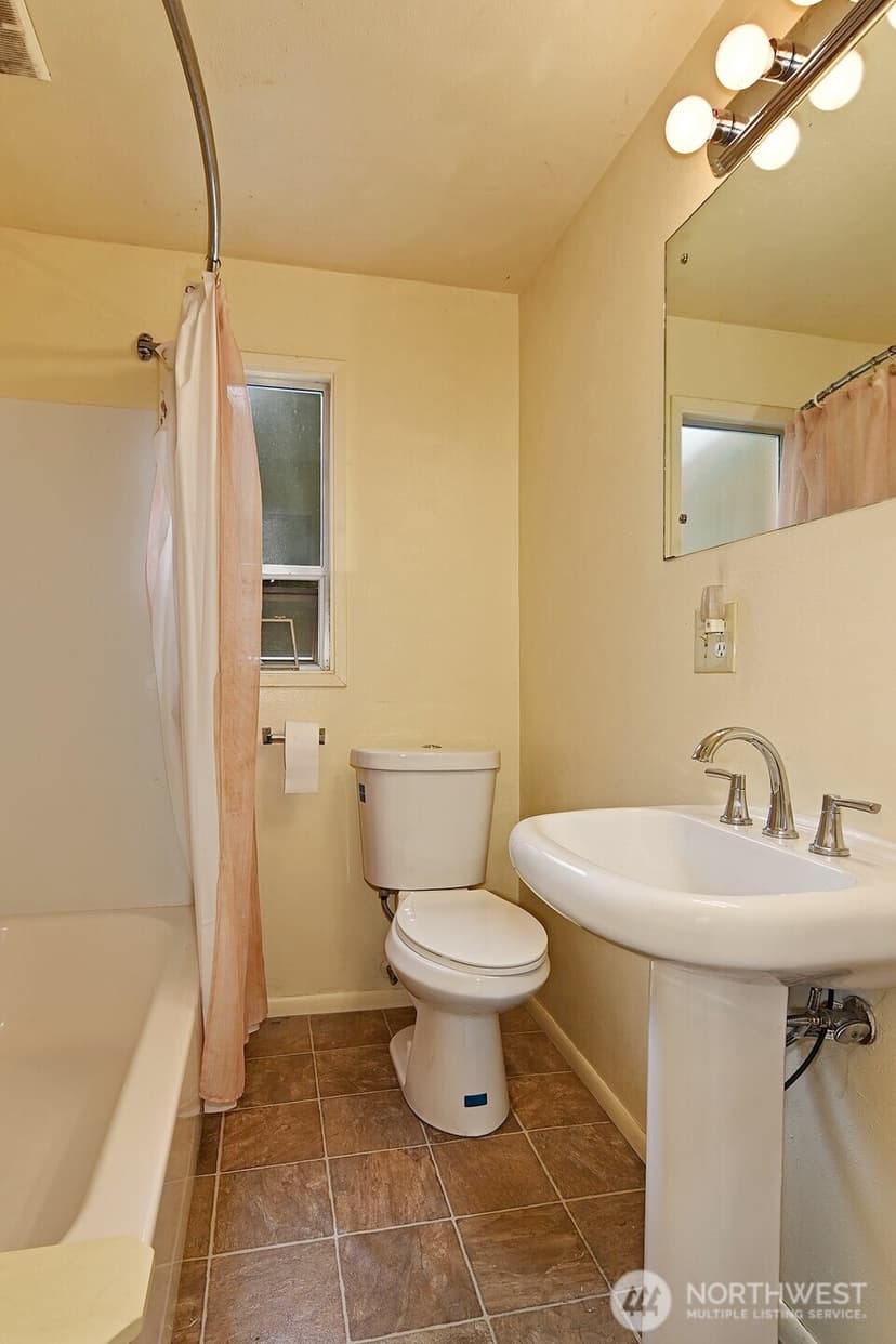 Property photo for 14019 36th Avenue NE, Seattle photo 10
