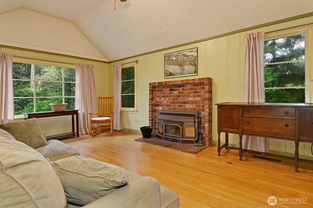 Property photo for 14019 36th Avenue NE, Seattle photo 4