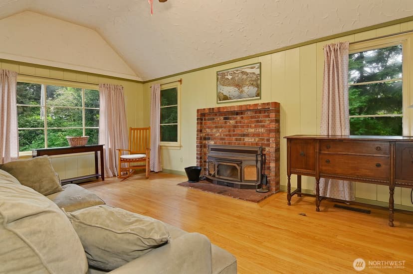 Property photo for 14019 36th Avenue NE, Seattle photo 4