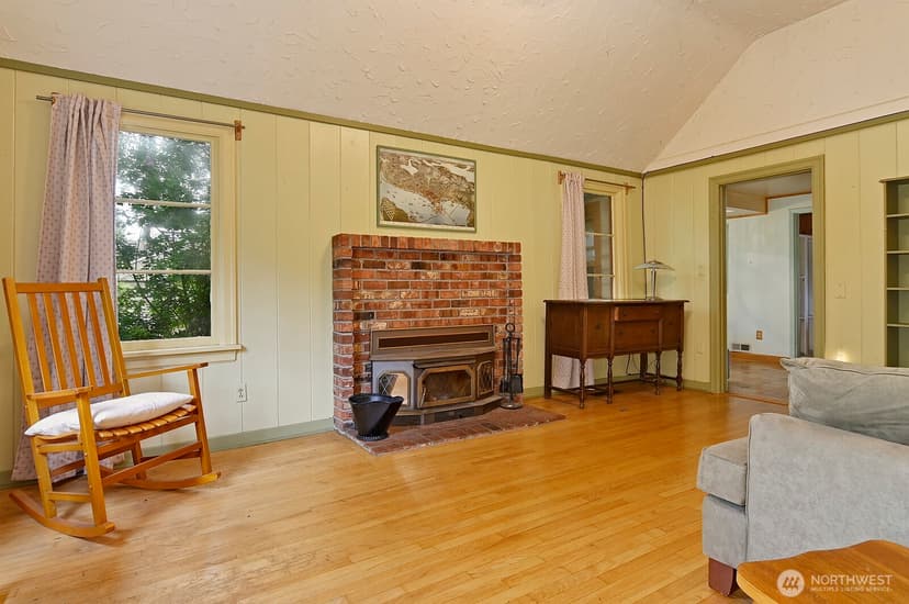 Property photo for 14019 36th Avenue NE, Seattle photo 2