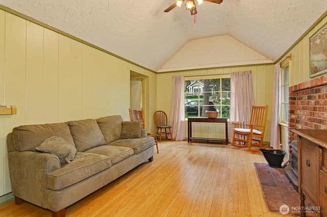 Property photo for 14019 36th Avenue NE, Seattle photo 3