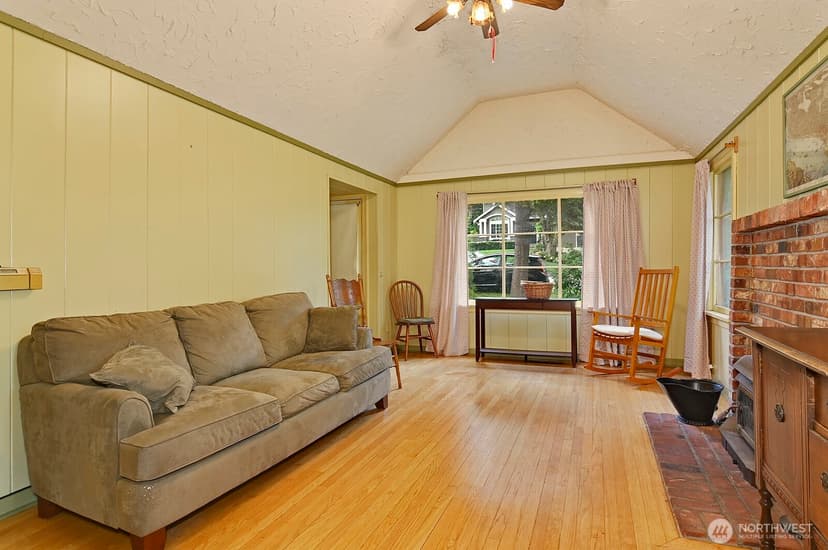 Property photo for 14019 36th Avenue NE, Seattle photo 3