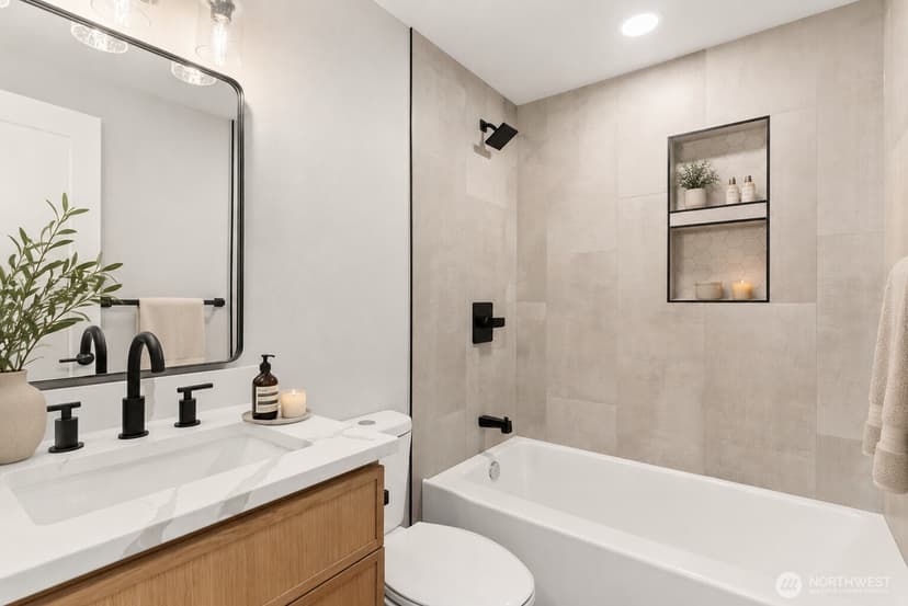 Property photo for 10621 Cronins Drive SW, Lakewood photo 16