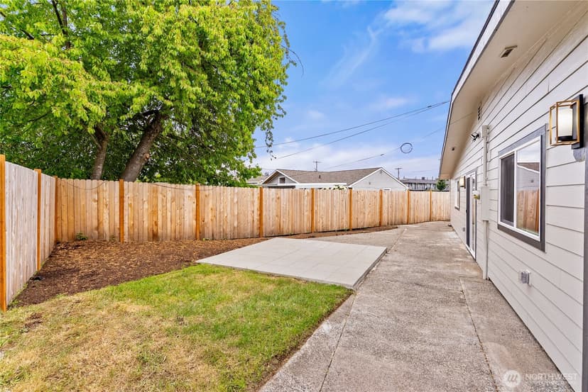 Property photo for 10621 Cronins Drive SW, Lakewood photo 19