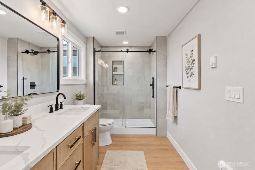 Property photo for 10621 Cronins Drive SW, Lakewood photo 13
