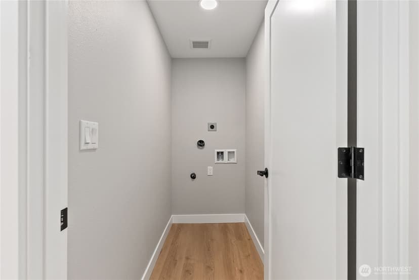 Property photo for 10621 Cronins Drive SW, Lakewood photo 10