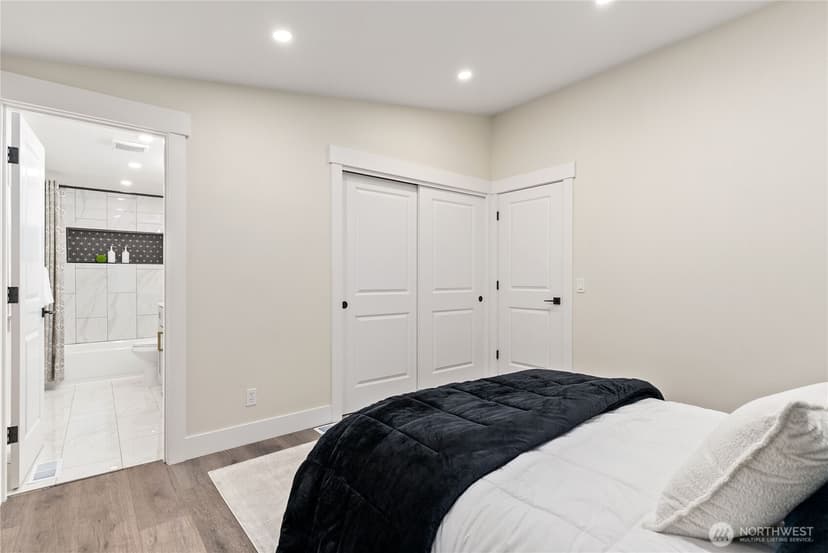 Property photo for 22518 Dorre Don Way, Maple Valley photo 29