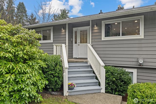 Property photo for 15919 NE 84th Avenue NE, Kenmore photo 3