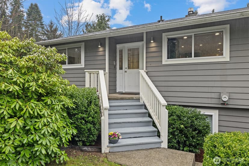 Property photo for 15919 NE 84th Avenue NE, Kenmore photo 3