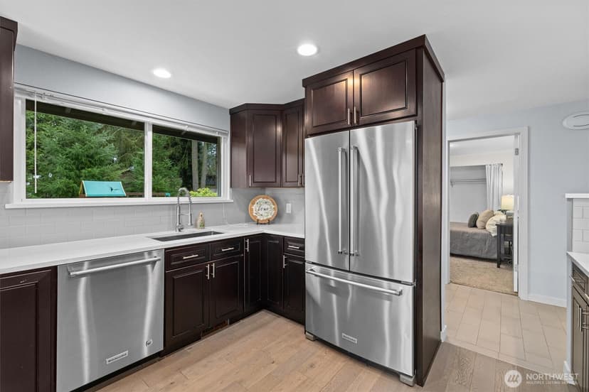 Property photo for 15919 NE 84th Avenue NE, Kenmore photo 9