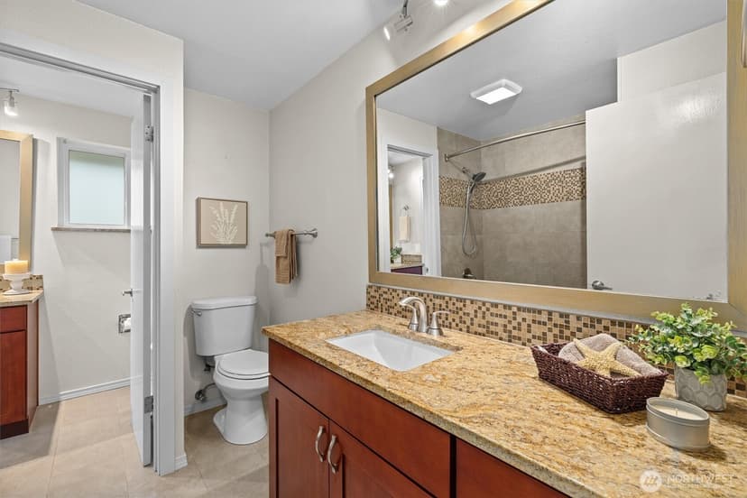 Property photo for 15919 NE 84th Avenue NE, Kenmore photo 19