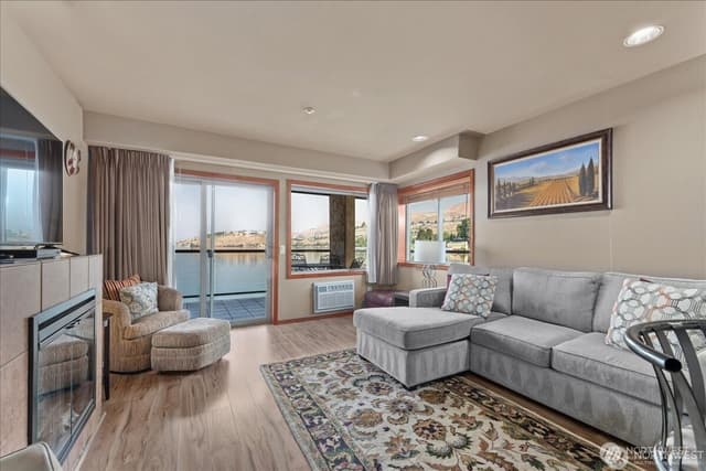 Property photo for 322 W Woodin Avenue #528, Chelan photo 3