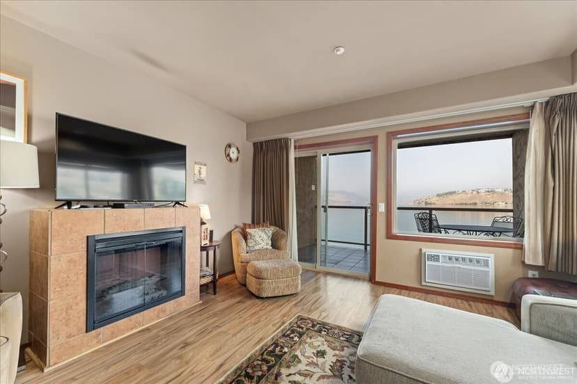 Property photo for 322 W Woodin Avenue #528, Chelan photo 4