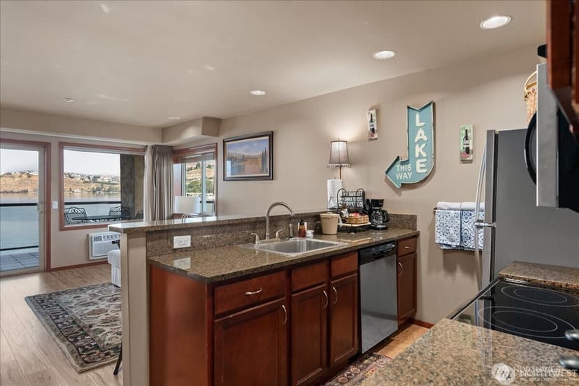 Property photo for 322 W Woodin Avenue #528, Chelan photo 9