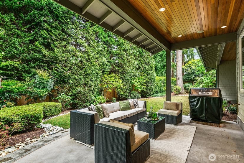 Property photo for 2112 104th Place SE, Bellevue photo 26