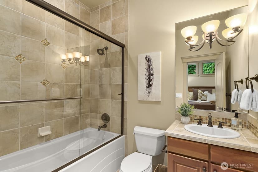 Property photo for 2112 104th Place SE, Bellevue photo 15