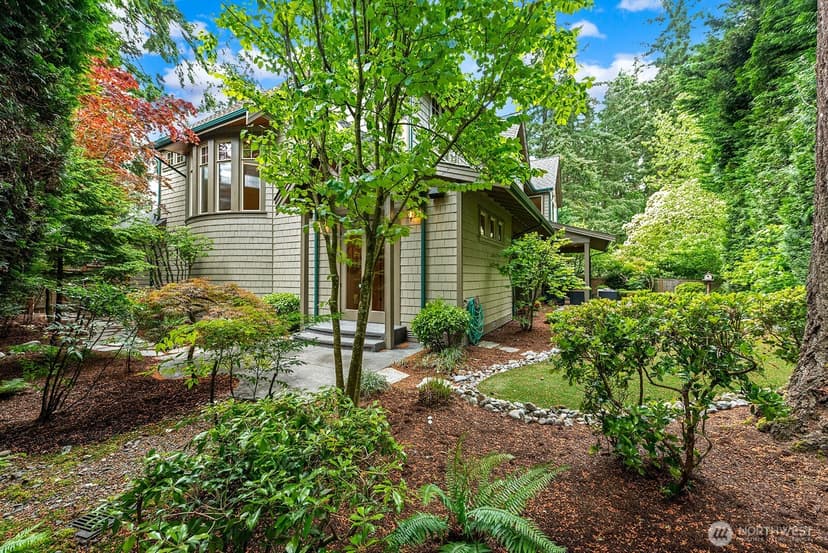 Property photo for 2112 104th Place SE, Bellevue photo 27