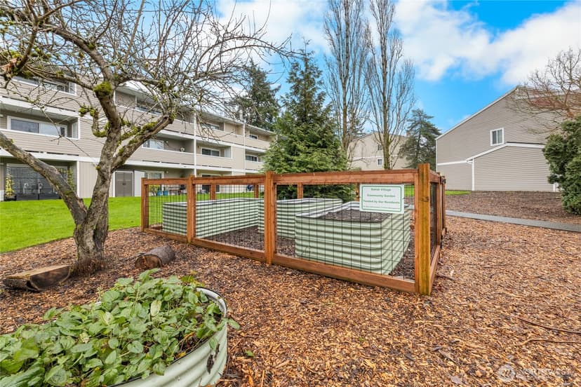 Property photo for 12510 NE 130th Way #B106, Kirkland photo 20