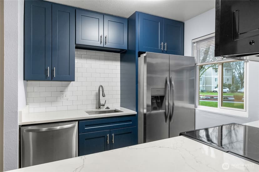 Property photo for 12510 NE 130th Way #B106, Kirkland photo 2