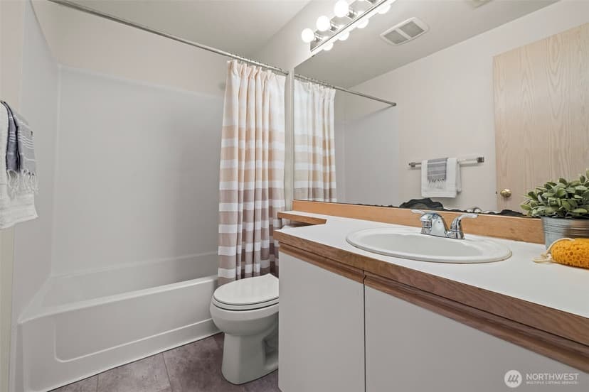 Property photo for 5410 S 236th Place, Kent photo 15