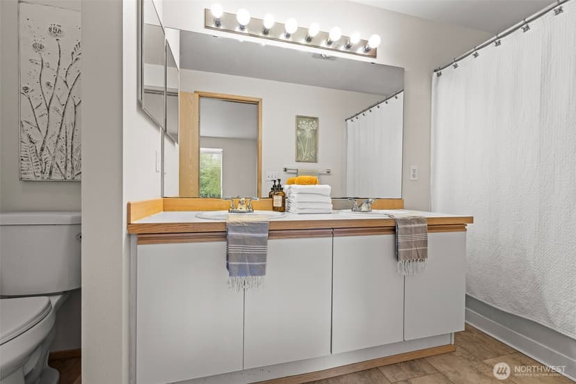 Property photo for 5410 S 236th Place, Kent photo 14