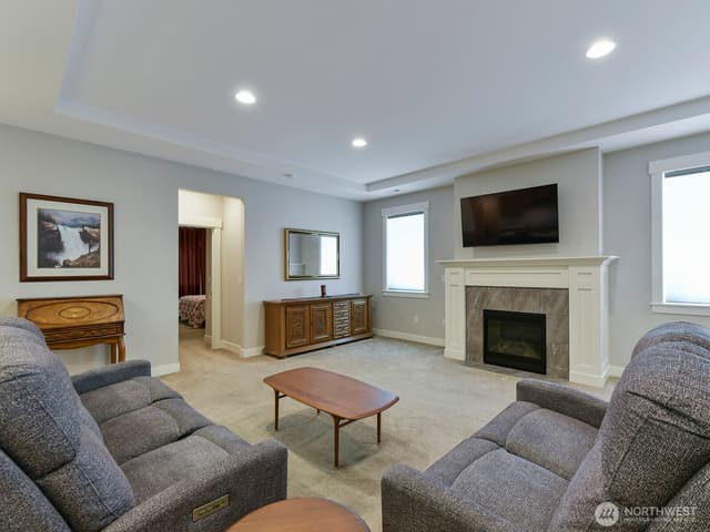 Property photo for 12825 Lakeholme Road SW, Lakewood photo 3