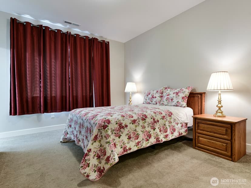Property photo for 12825 Lakeholme Road SW, Lakewood photo 12
