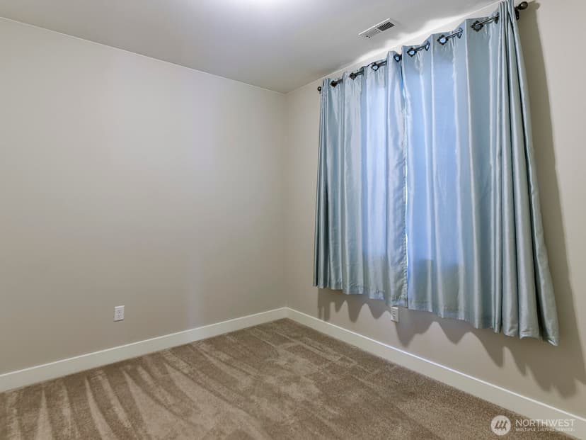 Property photo for 12825 Lakeholme Road SW, Lakewood photo 18