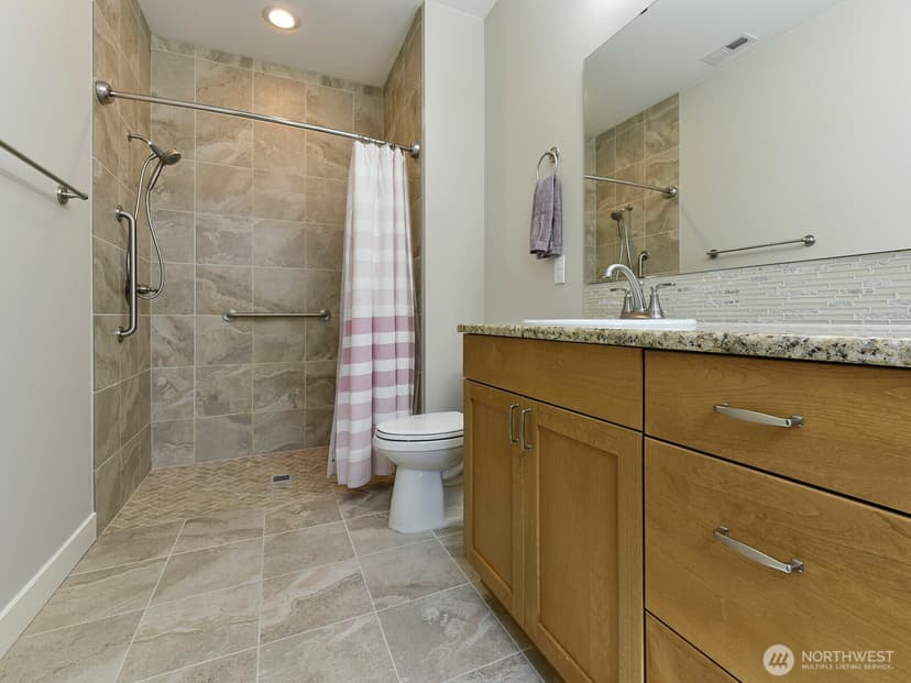 Property photo for 12825 Lakeholme Road SW, Lakewood photo 14