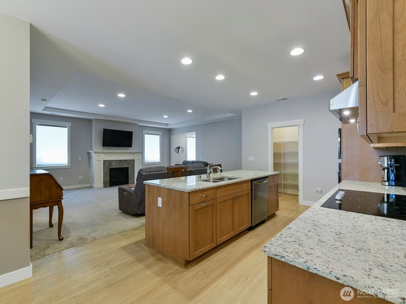 Property photo for 12825 Lakeholme Road SW, Lakewood photo 9