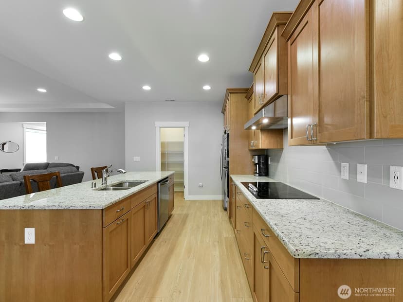 Property photo for 12825 Lakeholme Road SW, Lakewood photo 8