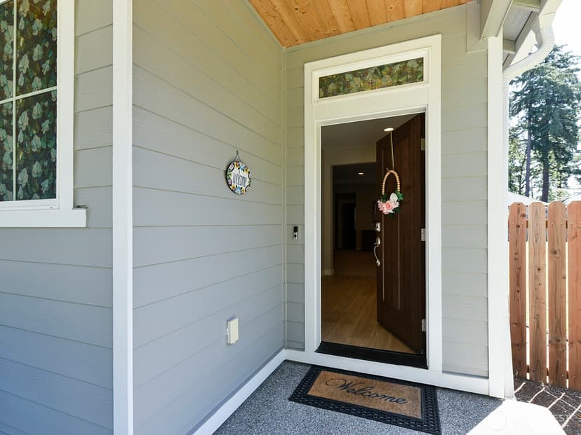 Property photo for 12825 Lakeholme Road SW, Lakewood photo 2