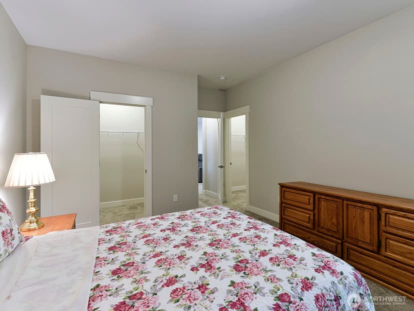 Property photo for 12825 Lakeholme Road SW, Lakewood photo 11
