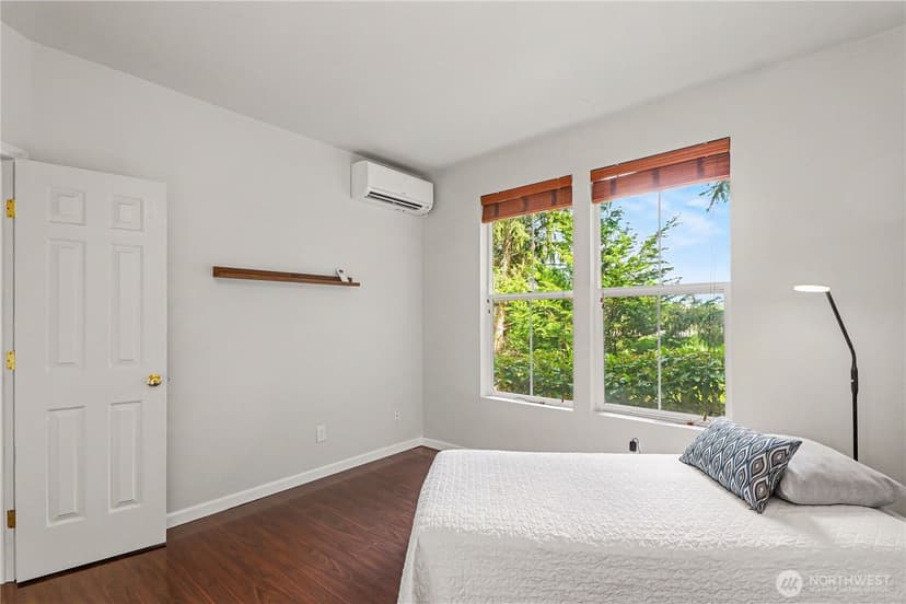 Property photo for 2160 Newport Way NW #6-1, Issaquah photo 14