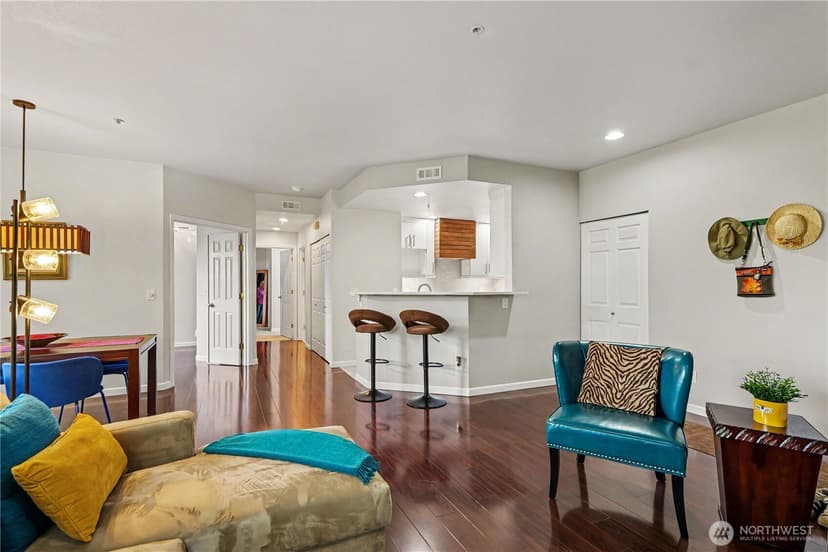 Property photo for 2160 Newport Way NW #6-1, Issaquah photo 6