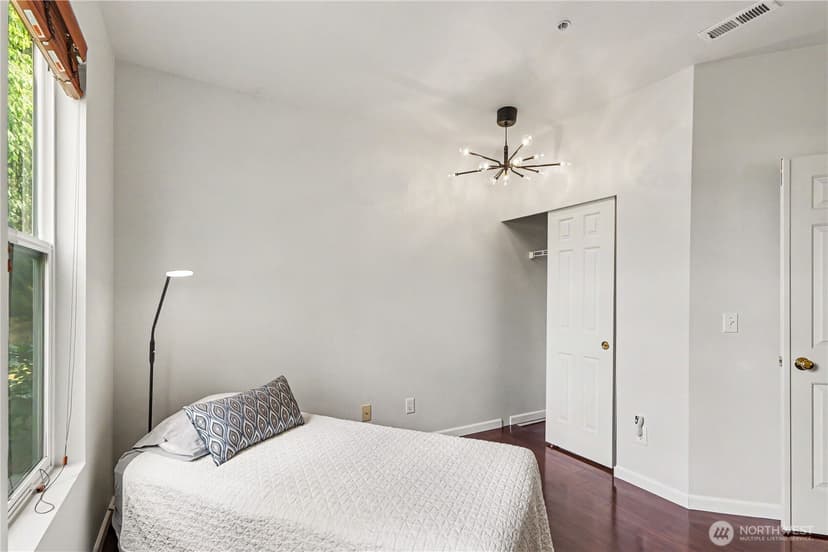 Property photo for 2160 Newport Way NW #6-1, Issaquah photo 16