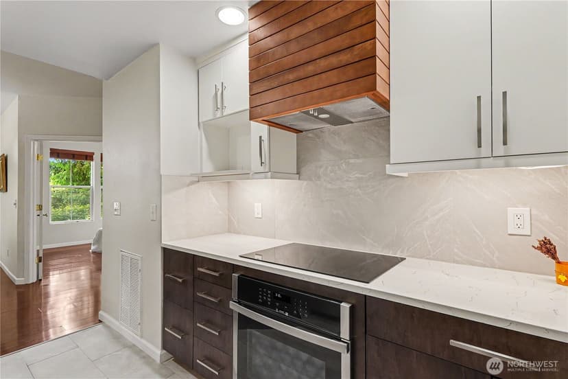 Property photo for 2160 Newport Way NW #6-1, Issaquah photo 13