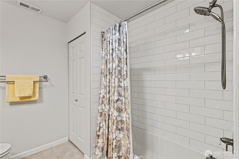 Property photo for 2160 Newport Way NW #6-1, Issaquah photo 18
