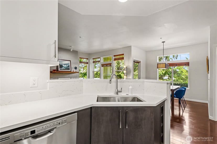 Property photo for 2160 Newport Way NW #6-1, Issaquah photo 10
