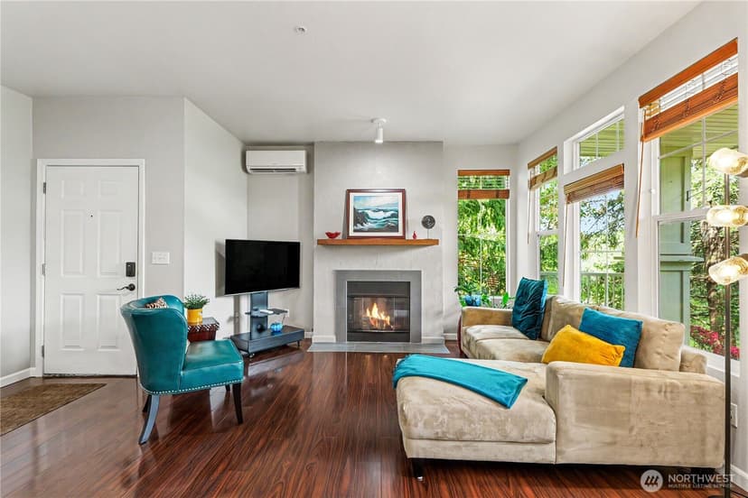 Property photo for 2160 Newport Way NW #6-1, Issaquah photo 3