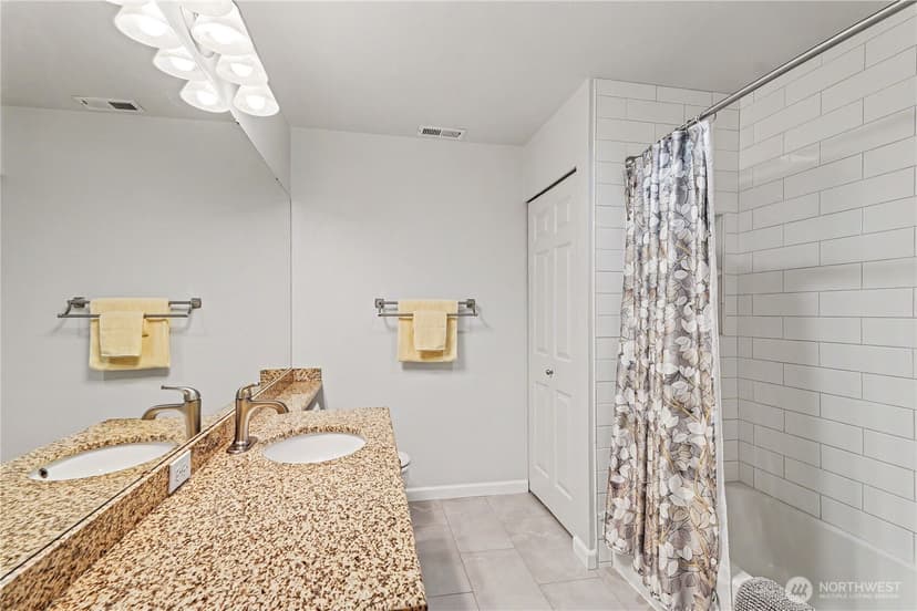 Property photo for 2160 Newport Way NW #6-1, Issaquah photo 17