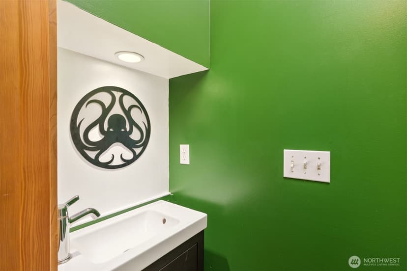 Property photo for 13984 Toad Holler PL NE, Bainbridge Island photo 18