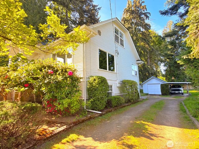 Property photo for 612 S 160th Street, Burien photo 2