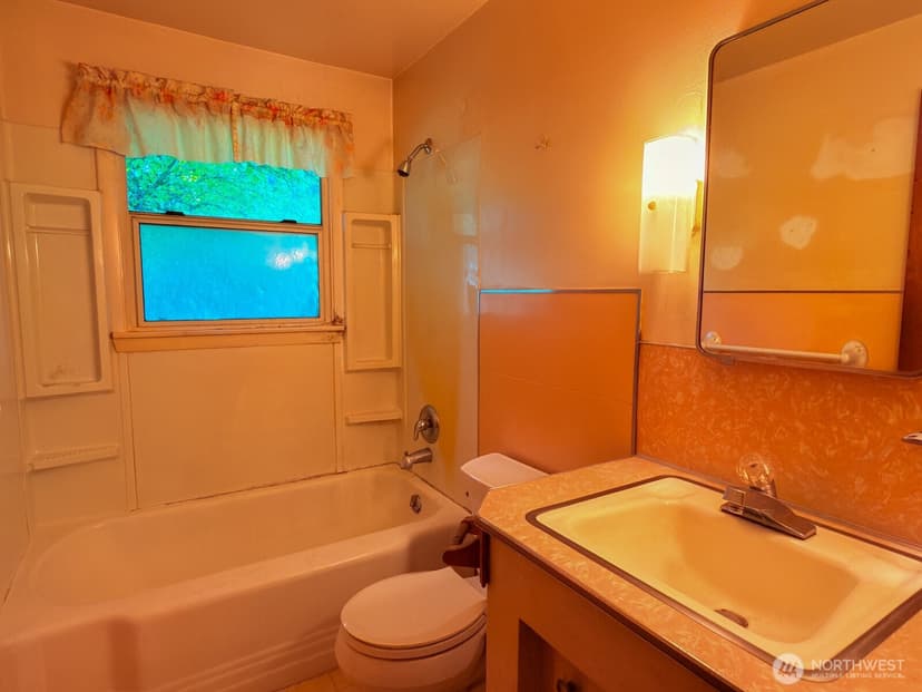 Property photo for 638 S 160th Street, Burien photo 15