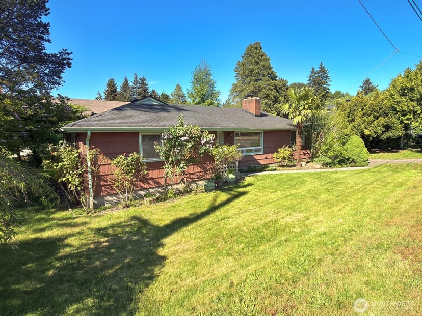 Property photo for 638 S 160th Street, Burien photo 2
