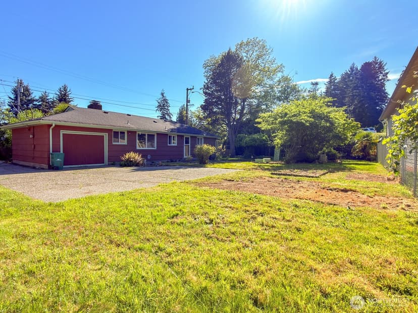 Property photo for 638 S 160th Street, Burien photo 3
