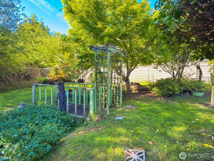 Property photo for 638 S 160th Street, Burien photo 8
