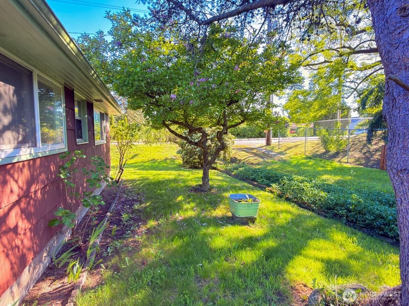 Property photo for 638 S 160th Street, Burien photo 9