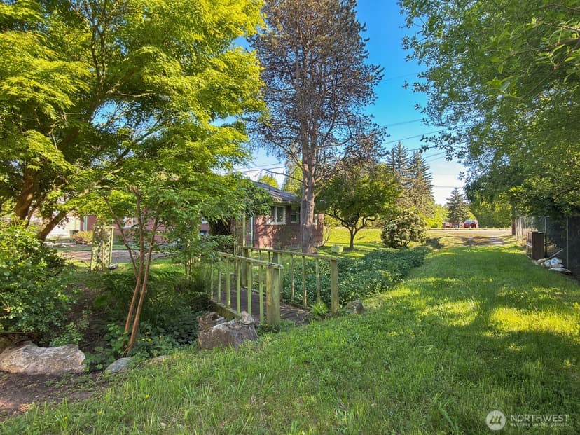 Property photo for 638 S 160th Street, Burien photo 7