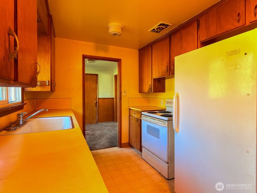 Property photo for 638 S 160th Street, Burien photo 13